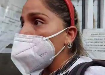 En medio de incidentes, Carolina Ribera exige a gritos: ‘¡Liberen a mi madre!’