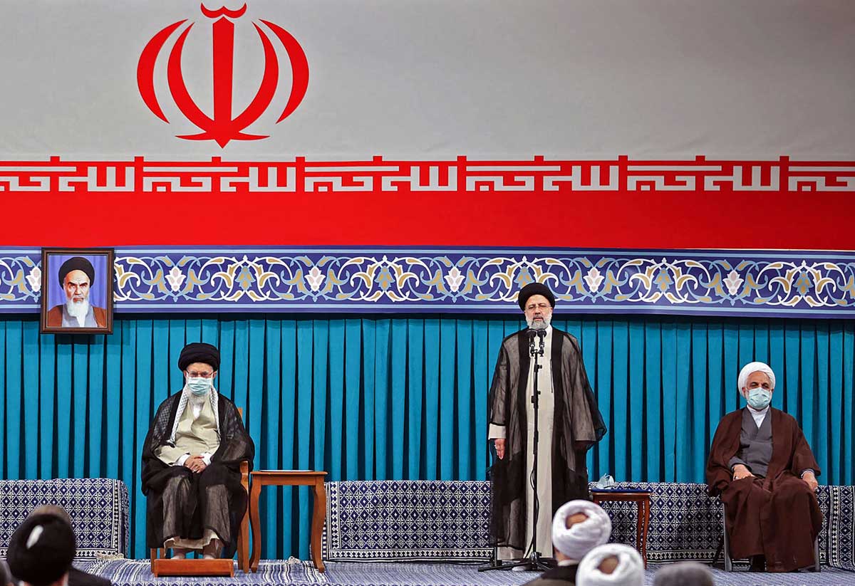 El ultraconservador Ebrahim Raisi investido nuevo presidente de Irán