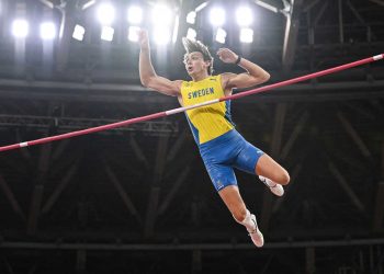 El sueco Armand Duplantis gana su primer oro olímpico en el salto con garrocha