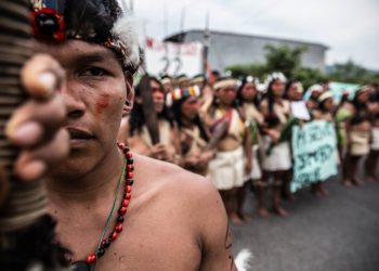 Ecuador vacuna a indígenas emparentados con clanes en aislamiento voluntario