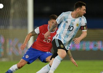Messi se consuela con empate ante Chile en su estreno en la Copa América-2021