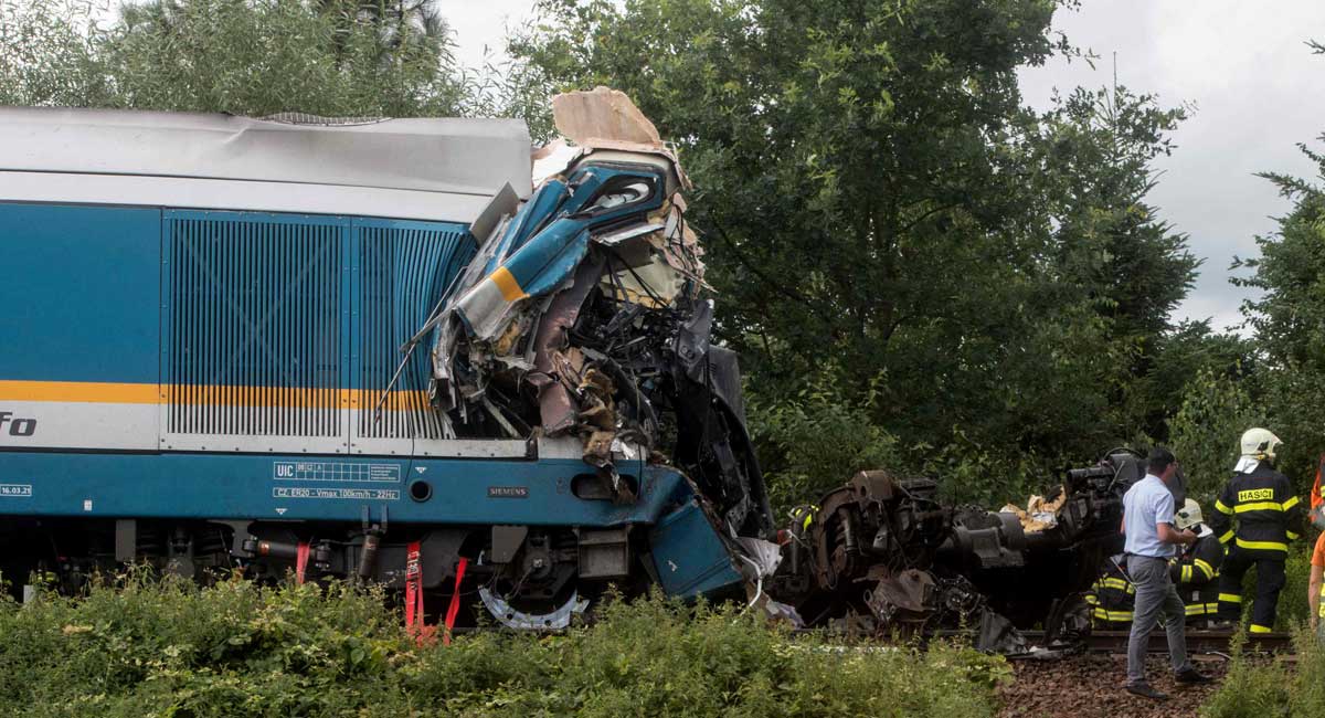 Tres muertos y decenas de heridos en un choque de trenes en República Checa
