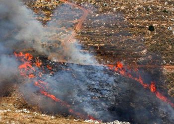 Lanzan cohetes desde Líbano hacia Israel, que responde con artillería