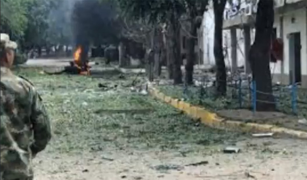Ataque con coche bomba atribuido a ELN deja 36 heridos en unidad militar en Colombia