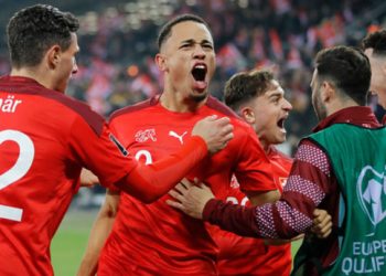 Italia empata y jugará la repesca del Mundial de Qatar-2022, Suiza clasificada
