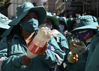 Alcanzan acuerdo y los trabajadores de aseo urbano en La Paz vuelven al trabajo