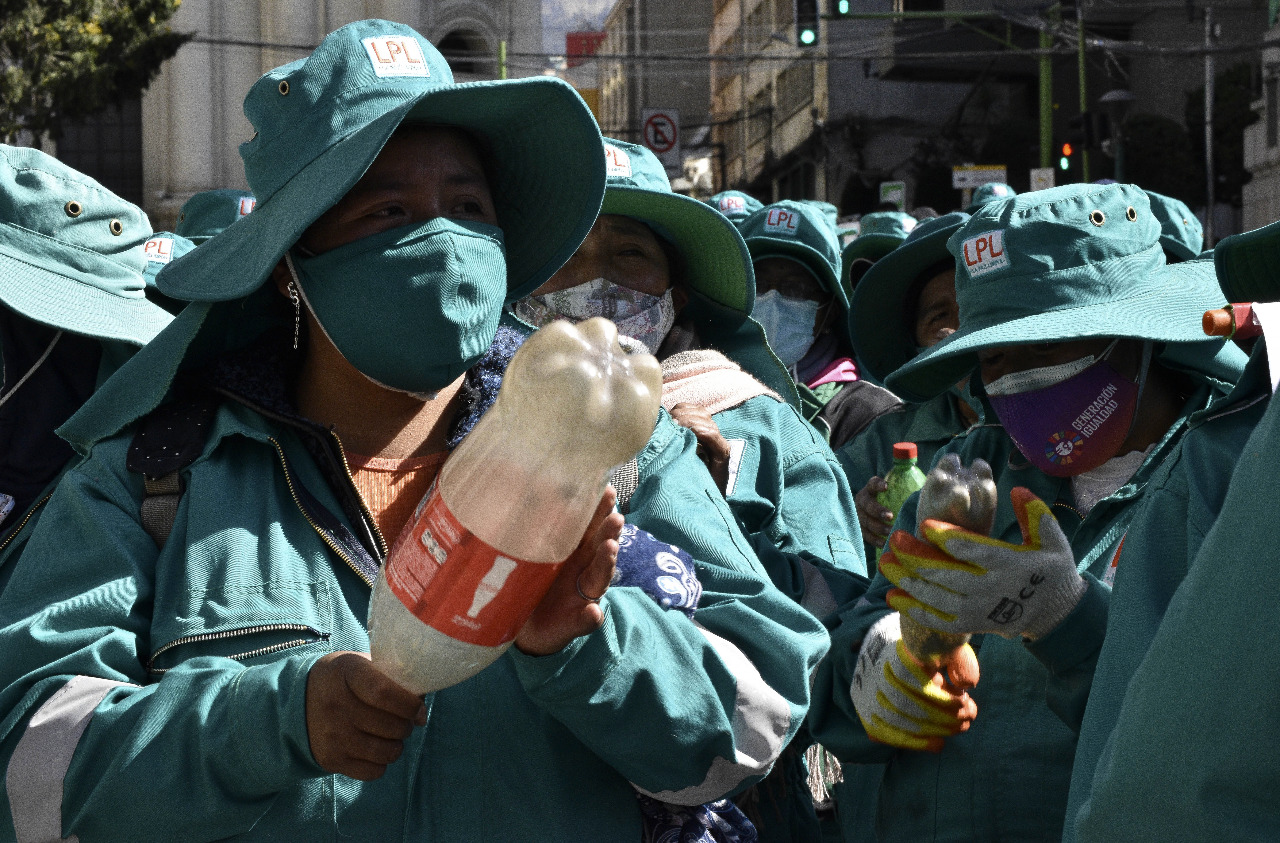 Alcanzan acuerdo y los trabajadores de aseo urbano en La Paz vuelven al trabajo