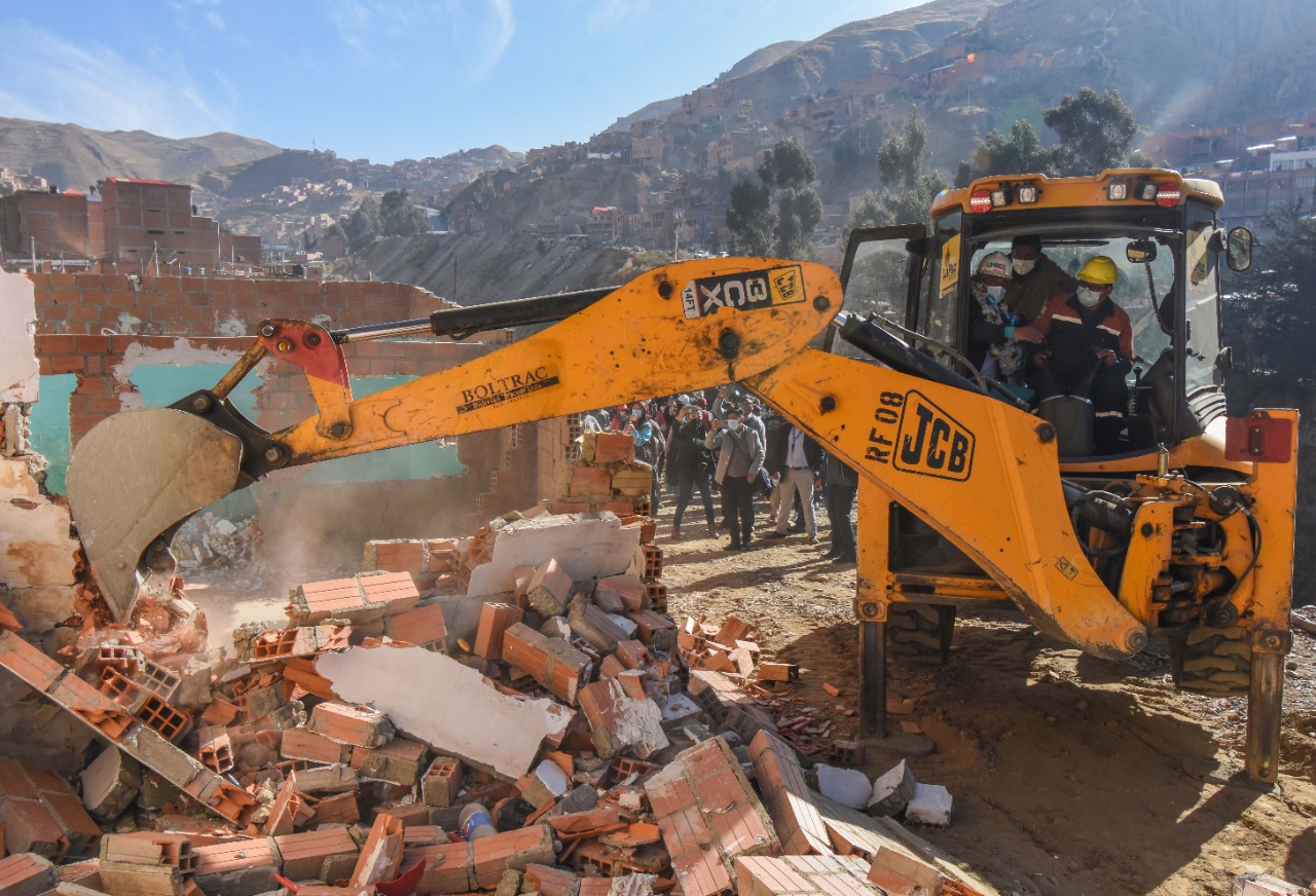 Destruyen siete construcciones ilegales en el bosquecillo de La Paz