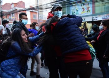 Violencia en La Paz, en dos ciudades marcharon contra el cierre del caso fraude electoral