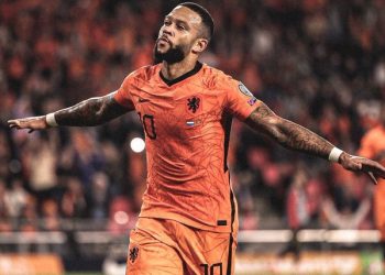 Holanda golea 6-1 a Turquía con triplete de Memphis y lidera su grupo