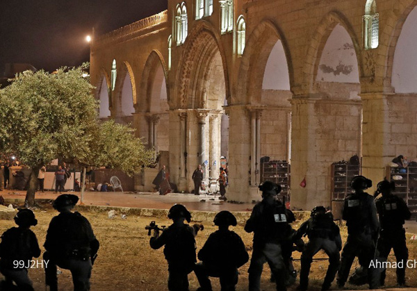Al menos 169 heridos en choques entre policía israelí y palestinos en Jerusalén