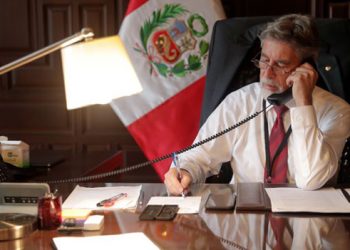 Presidente de Perú critica reformas exprés que propone el Congreso