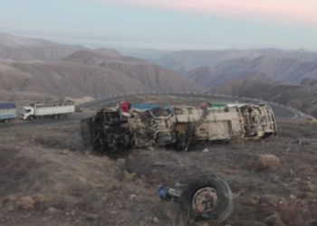 Accidente de autobús que transportaba mineros deja 27 muertos en Perú
