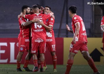 Argentinos Juniors gana 2-0 a Atlético Nacional y se acerca a octavos de Libertadores