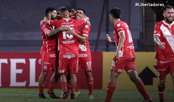 Argentinos Juniors gana 2-0 a Atlético Nacional y se acerca a octavos de Libertadores