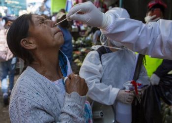 Guatemala prohíbe ingreso de viajeros de ocho países africanos por variante ómicron