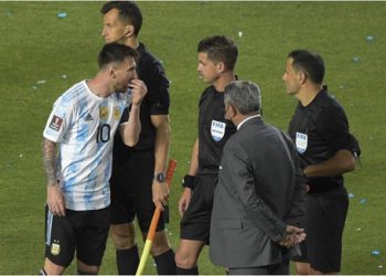 Suspenden por tiempo indeterminado a árbitros del partido Argentina-Brasil