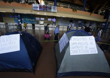 Trabajadores ratifican paro en AASANA y el Gobierno asegura que garantizará operaciones aéreas