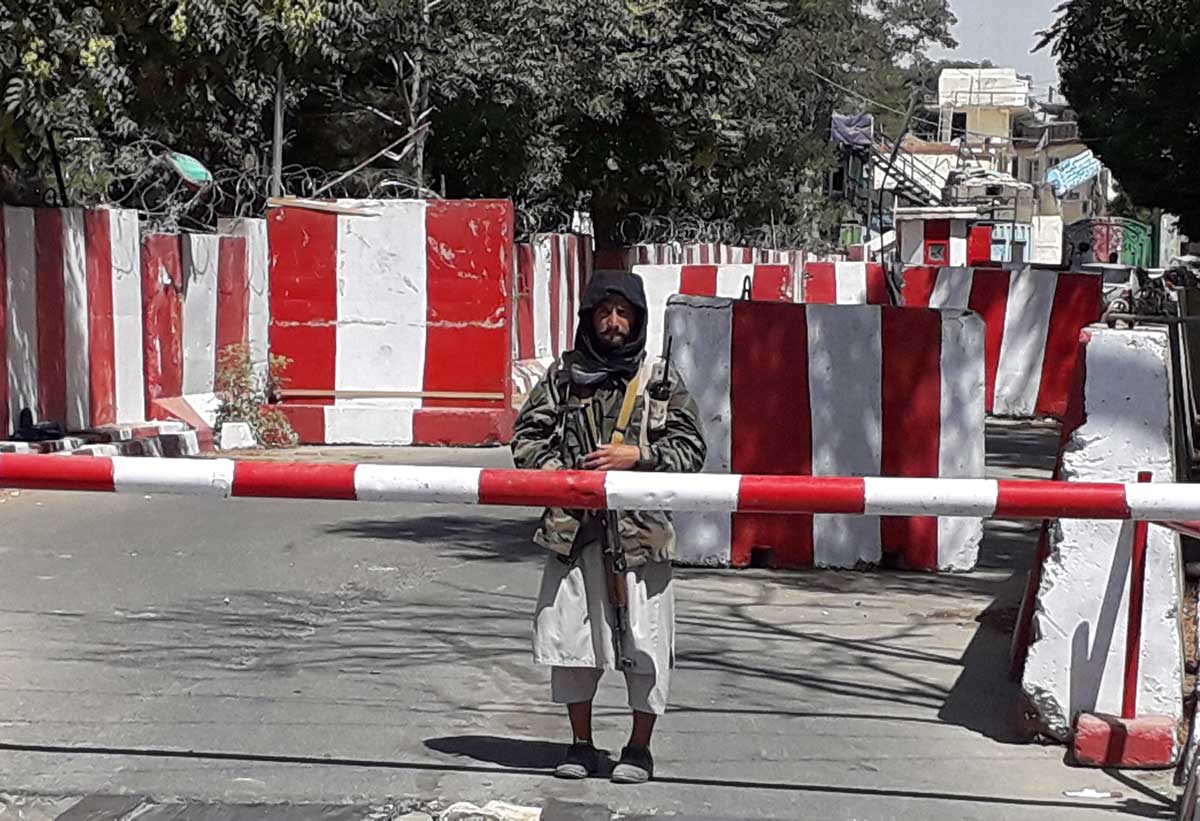 Talibanes siguen tomando ciudades y se acercan a Kabul