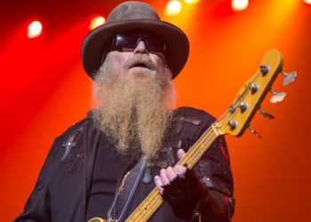 El bajista de la banda de blues ZZ Top muere a los 72 años en EEUU