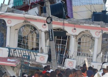 Sube a 724 la cifra de muertos por devastador terremoto en Haití