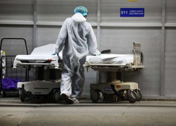 OMS: La epidemia de COVID-19 habría matado entre 80.000 y 180.000 trabajadores de la salud