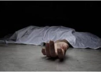 El feminicida arrastró a la mujer por el piso y luego la mató a pedradas.