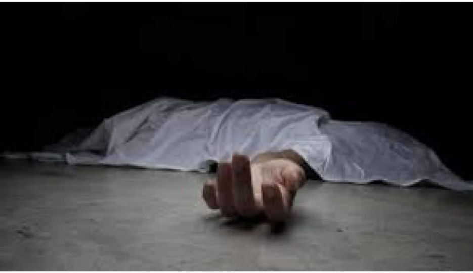 El feminicida arrastró a la mujer por el piso y luego la mató a pedradas.