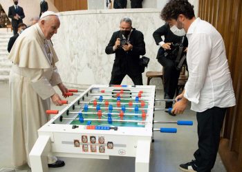 El Papa pide vacunarse contra COVID-19 como ‘un acto de amor’