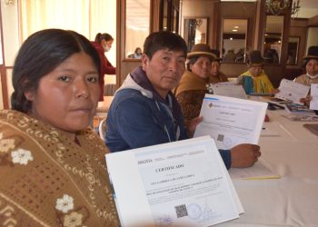 Parteras y parteros culminaron el curso de fortalecimiento de capacidades de salud materno-neonatal.