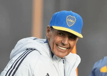 Boca dice que su DT Russo está internado con «pronóstico reservado»