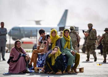 Países occidentales alertan de riesgo terrorista en aeropuerto de Kabul