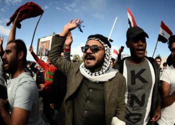 Un manifestante muere en Irak en enfrentamientos entre policía y grupos proiraníes