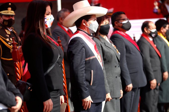 Allanan oficinas del partido del presidente de Perú por investigación sobre lavado