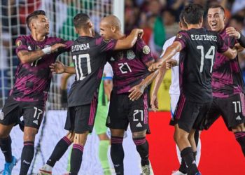México vence con sufrimiento a El Salvador y termina como líder de Grupo en Copa Oro