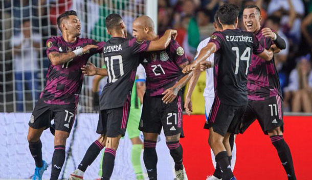 México vence con sufrimiento a El Salvador y termina como líder de Grupo en Copa Oro