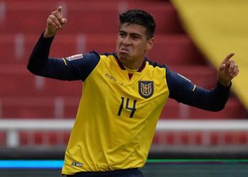Ecuador pierde un zaguero antes de subirse al avión hacia Chile