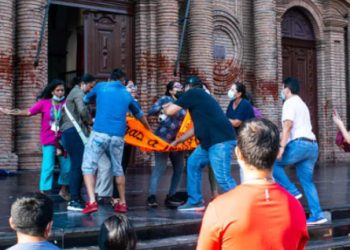 Conferencia Episcopal anuncia acciones legales contra activistas y Defensora del Pueblo por discriminación y odio