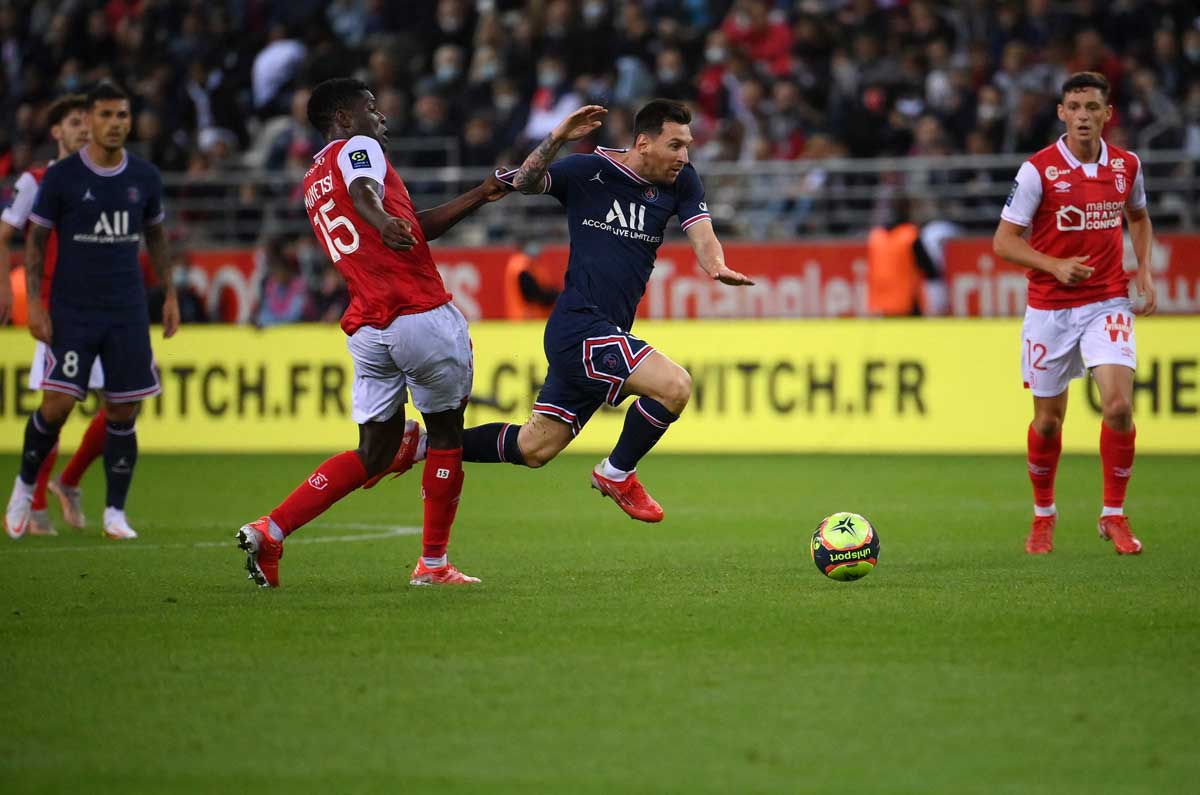 París SG se impone al Reims con doblete de Mbappé y el debut de Messi
