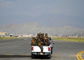 Un avión de Qatar con un equipo técnico aterrizó en Kabul