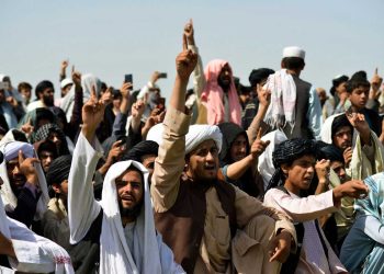 Talibanes cerca de formar gobierno en Afganistán en medio de inusual protesta de mujeres