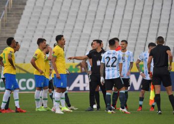 Argentina se retira de la cancha en pleno clásico con Brasil en medio de polémica por protocolo anti COVID-19