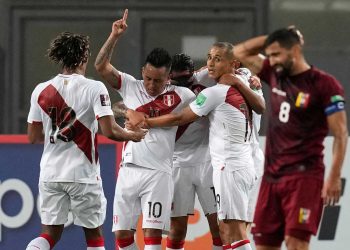 Perú venció a Venezuela por la mínima y escala al séptimo lugar