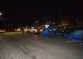 Personal de la Alcaldía desalojó los puestos de los amautas del puente de Río Seco. FOTO: GAMEA