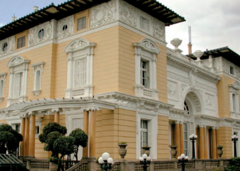 La Fundación Patiño mantiene bibliotecas y realiza cambios en centros de documentación