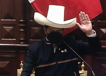 Izquierdista Pedro Castillo jura como nuevo presidente de Perú