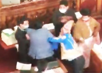 Gritos, acusaciones y una pelea a puño en la interpelación a Del Castillo por caso Áñez