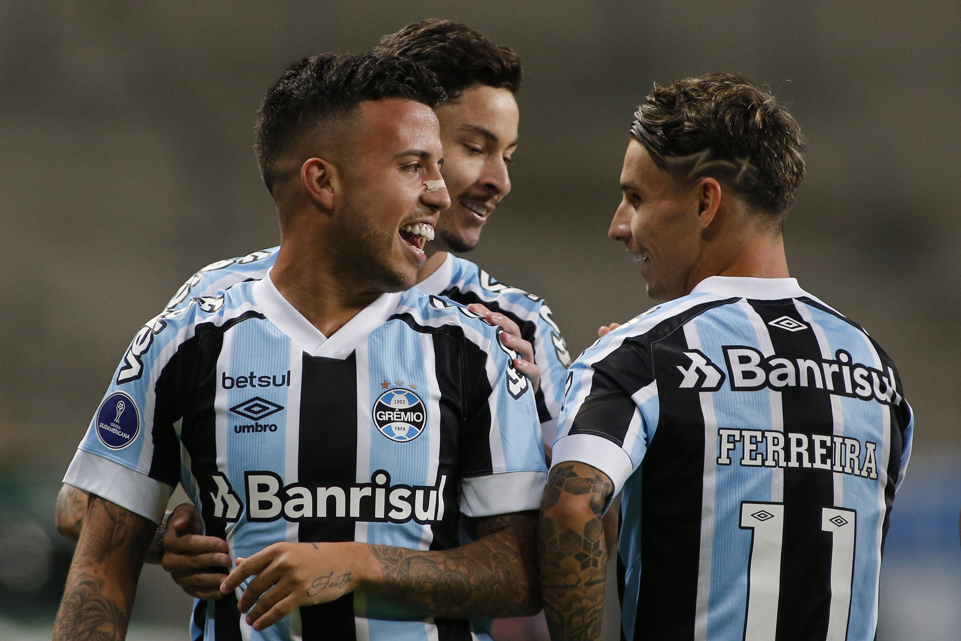 Ferreirinha despacha a Lanús e ilumina el camino de Gremio hacia octavos de Sudamericana