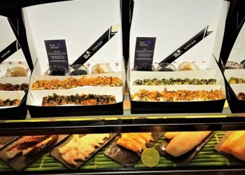 El hotel Marriott Santa Cruz anuncia la reapertura del ´Bar Blue Macaw´