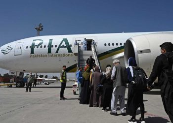 Despega de Kabul primer vuelo comercial desde la vuelta de los talibanes al poder